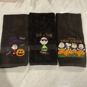 Set of 3 Halloween themed peanuts hand towels